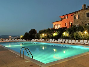 Outdoor pool - Belvilla by OYO Superior 4 (Bettona)
