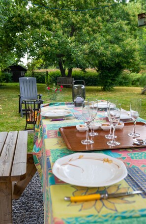 House | Garden - Peaceful Garden Hideaway (Froidchapelle)