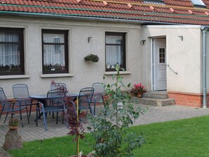 Apartment | Balcony - Apartment in Kröpelin With Fenced Garden, Barbecue, Terrace (Kroepelin)