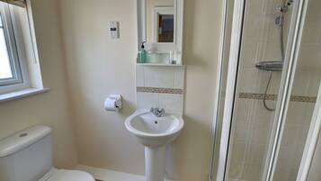Rumah | Kamar mandi | Shower dan handuk