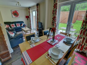 DVD player - Tranquil Holiday Home in Swansea near Mountains (Swansea)