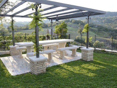 Cozy 2-bed Apartment, Petrella