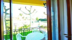 Villa | Balcony - Modern Villa in Massa With Private Garden (Massa)