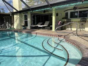 A heated pool - Escape the cold weather, enjoy the pool, blue skies, & sunny beaches sleeps 10 (Wellington)