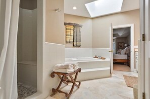 4 Schlafzimmer, Bügeleisen/Bügelbrett, kostenloses WLAN, Bettwäsche