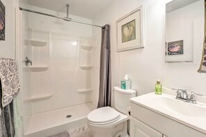 Towels - Cozy Studio with Yard, 6 Miles to Dwtn Beaufort! (Beaufort)