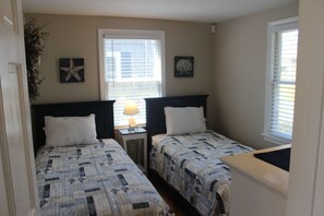 2 bedrooms, iron/ironing board, free WiFi