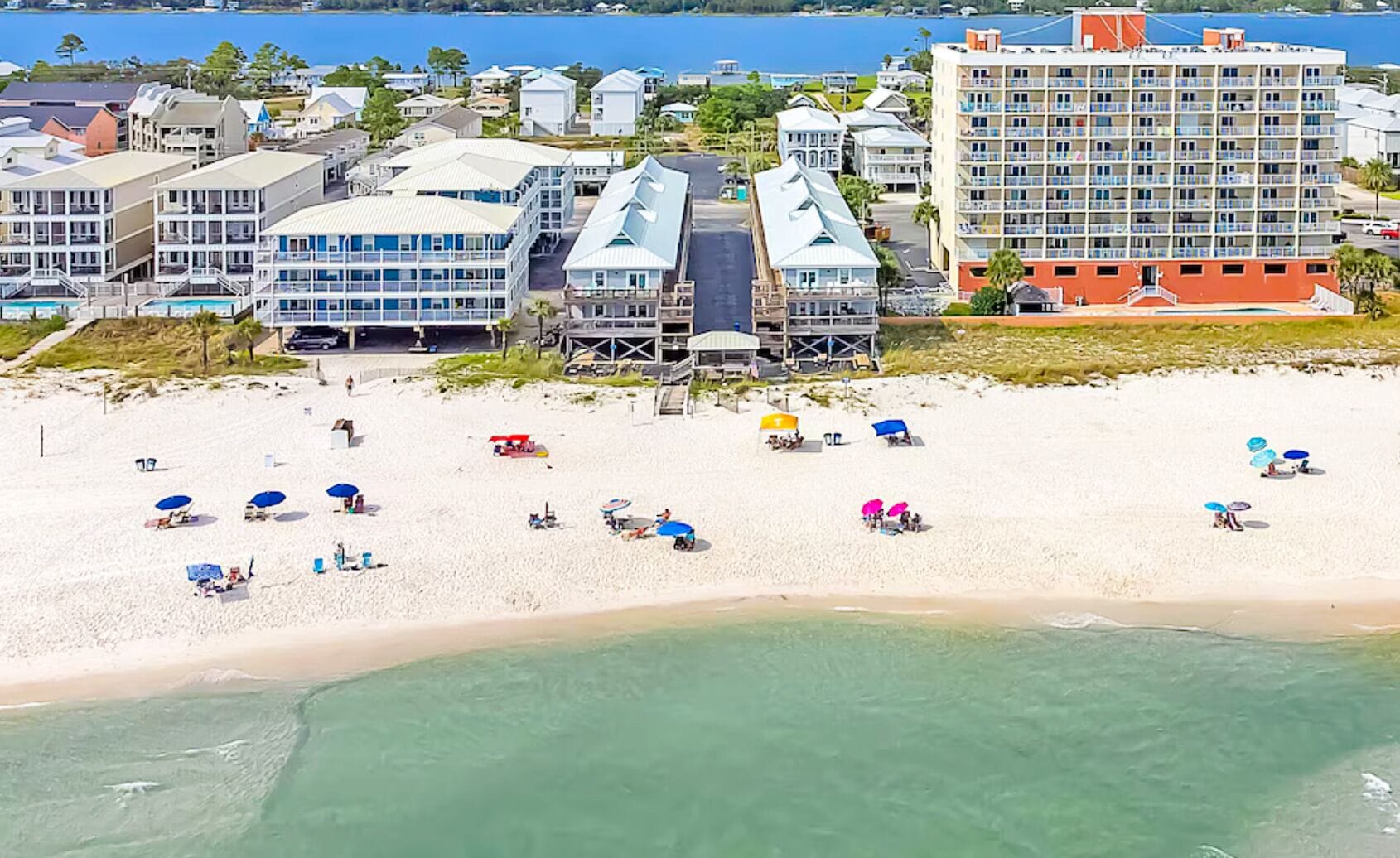 Beachfront location in the heart of Gulf Shores, close to dining and attractions