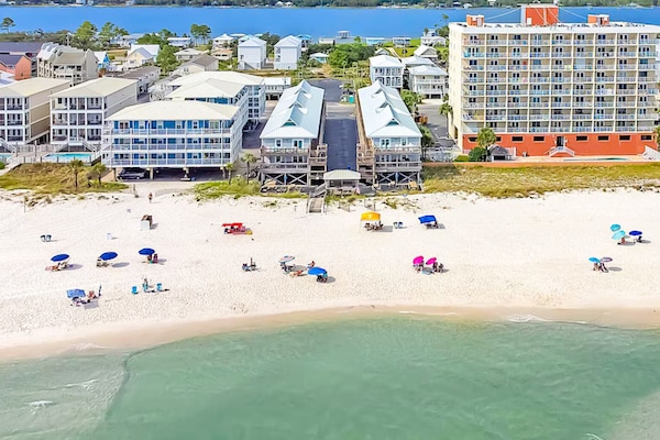 Beachfront location in the heart of Gulf Shores, close to dining and attractions