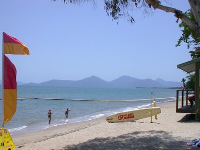Tropical Beachside Home - Pool, Wifi