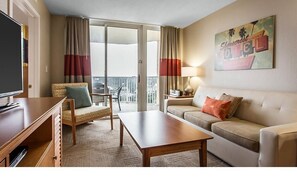 Televisión, videojuegos, reproductor de DVD y futbolito 