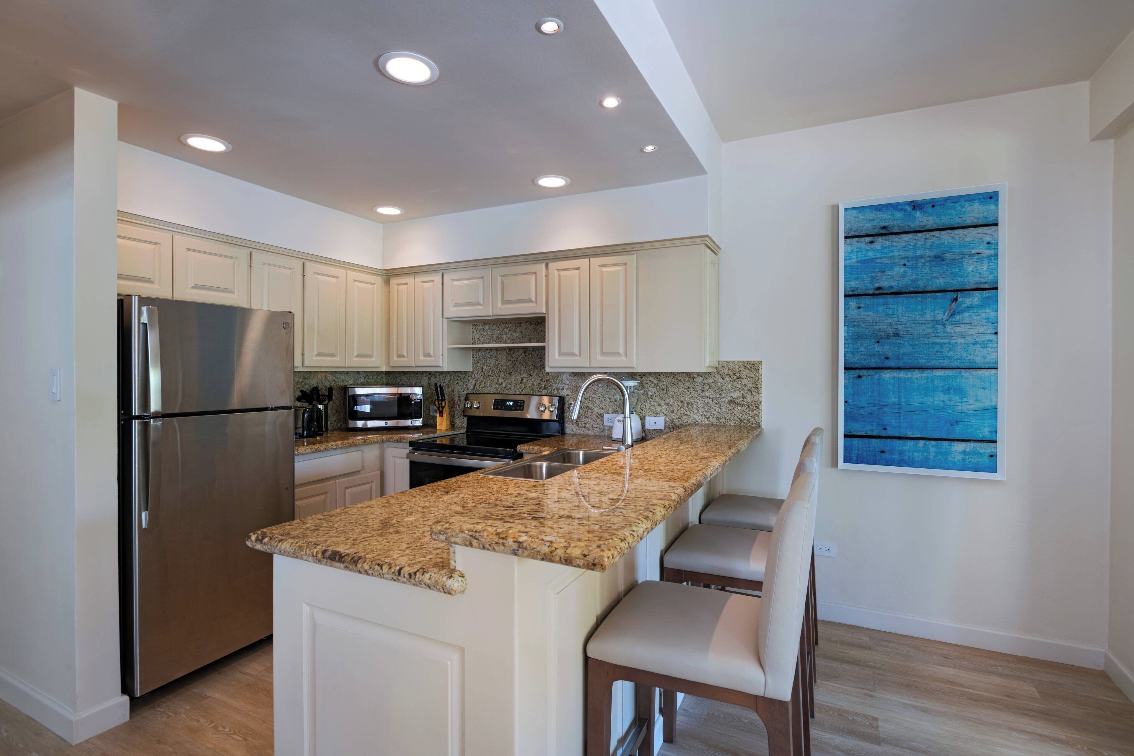 coffee/tea maker, cookware/dishes/utensils