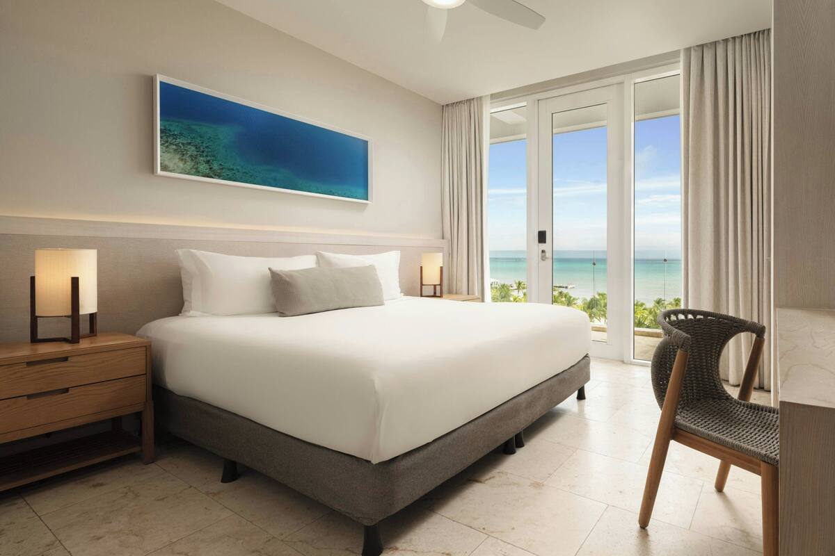 Studio, 1 King Bed, Ocean View (Vista) | Egyptian cotton sheets, premium bedding, pillowtop beds, in-room safe