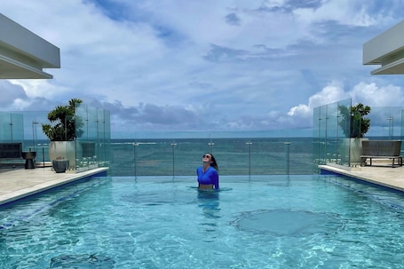 3 outdoor pools, open 8:00 AM to 8:00 PM, cabanas (surcharge)