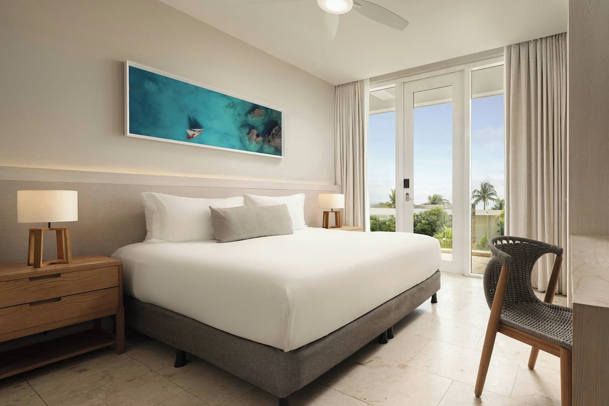 Studio, 1 King Bed, Resort View (View)
