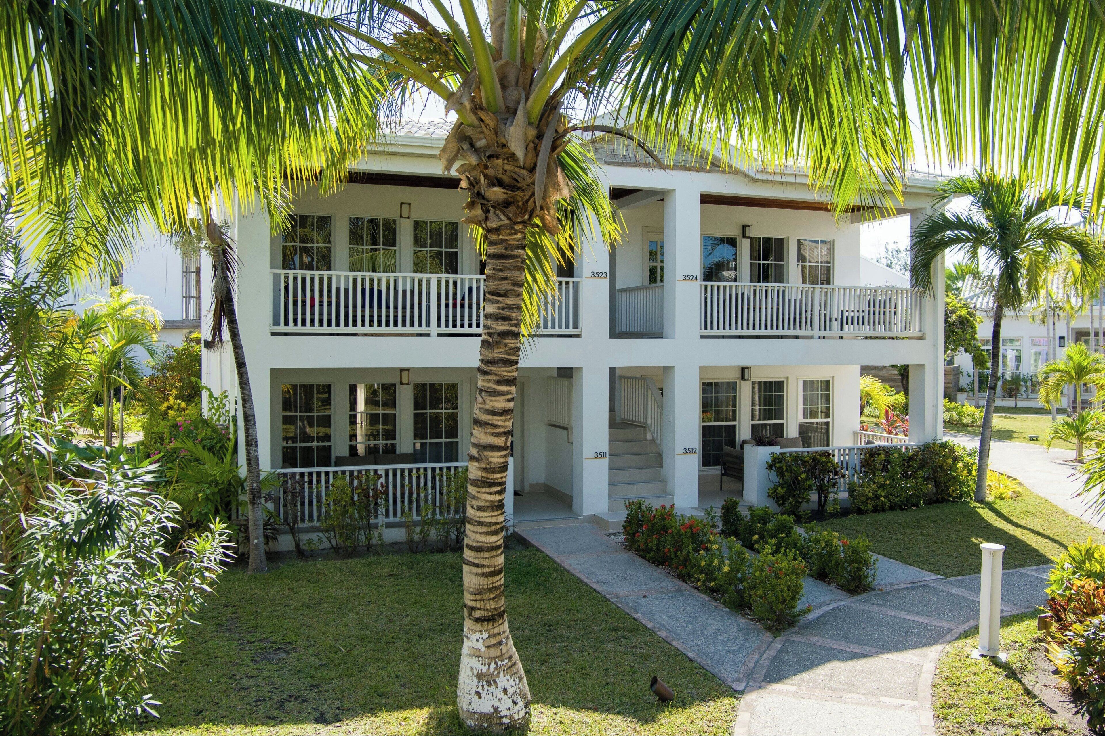 egyptian cotton sheets, premium bedding, pillow-top beds, in-room safe