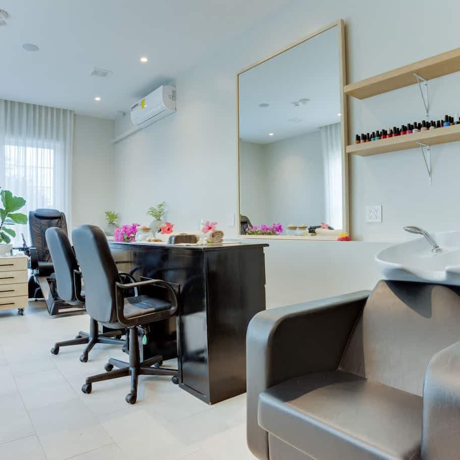 Body treatments, aromatherapy, deep-tissue massages, Swedish massages