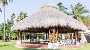 Daily cooked-to-order breakfast for a fee - Hotel Rojo Manglar (Acapulco)