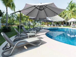Outdoor pool - Hotel Rojo Manglar (Acapulco)