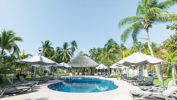 Outdoor pool - Hotel Rojo Manglar (Acapulco)