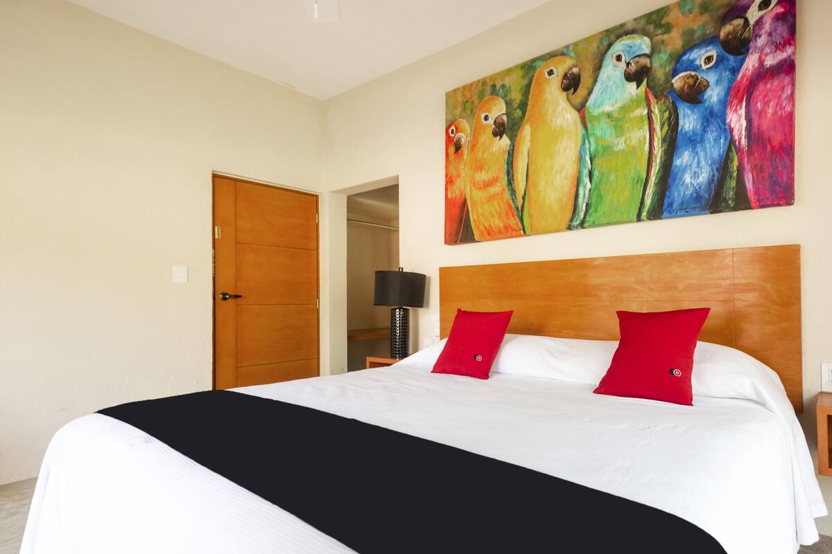 Deluxe Room, Garden View | Iron/ironing board (on request), WiFi (free), bed sheets