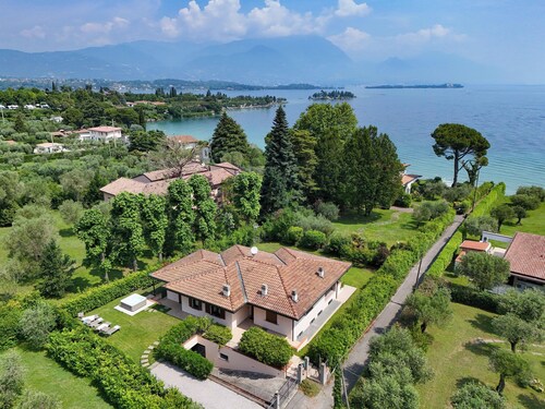 Seeblick, mit privatem Zugang zum Strand, Außen-Whirlpool. 