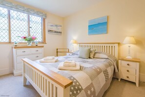 5 slaapkamers, een strijkplank/strijkijzer, wifi (toeslag), beddengoed