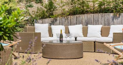 Hockley House by Bloom Stays - Ideal for family groups, and groups of friends