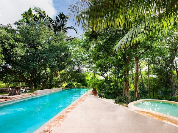 Outdoor pool - Capital O Hacienda Yunku Hotel, Yucatan (Sacalum)