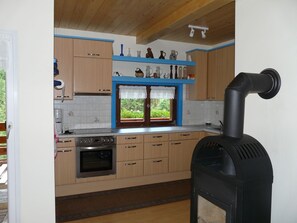 House | Private kitchen | Microwave, oven, stovetop - Cozy Holiday Home in Wolfsberg With Garden (Wolfsberg)