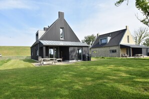 Villa | Exterior