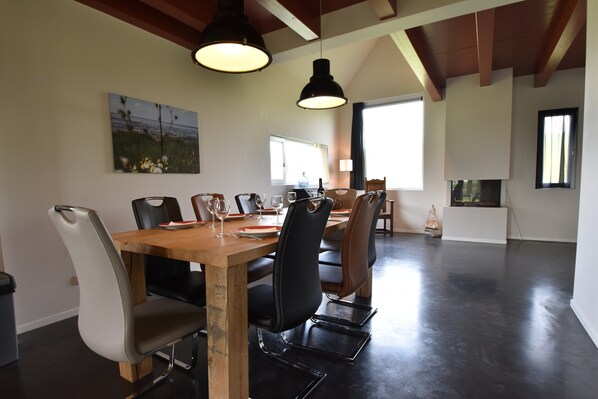 Villa | Dining - Traditional Villa in Tzummarum near Sea (Tzummarum)