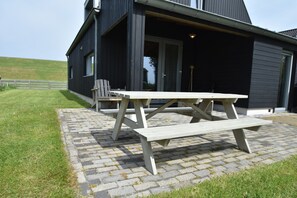 Villa | Balcony - Traditional Villa in Tzummarum near Sea (Tzummarum)