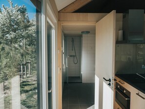 Cottage | Bathroom | Shower, towels
