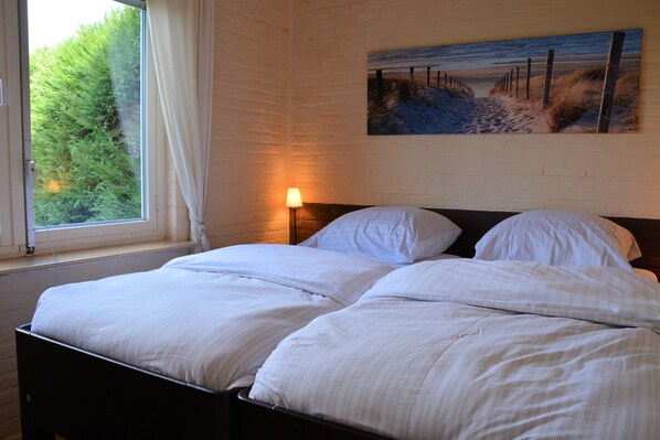 Bungalow | 2 soveværelser, individuel indretning, sengetøj