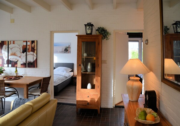 Bungalow | Living room - Lovely Family House on Edge of Park near Lake & Sea (Noordwijkerhout)