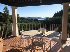 Balcony - Luxury Villa With Private Swimming Pool in Var (Cavalaire-sur-Mer)