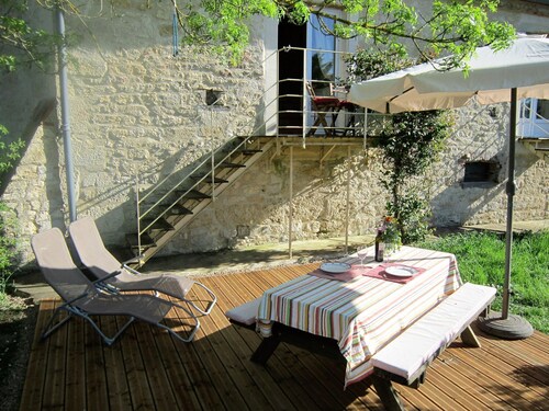 Gã®te Le Syrah With Swimming Pool in a 250 Year-old Winery
