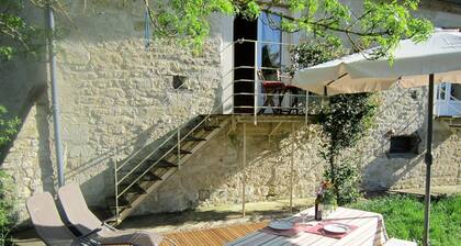 Gã®te Le Syrah With Swimming Pool in a 250 Year-old Winery