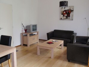 Living room - Ecological Home With a Grass Roof, Located in a Natural Area (Vledder)