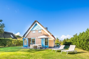 House | Garden - Holiday Home on Texel With Spacious Garden (De Koog)