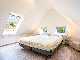 3 habitaciones y muebles diferentes 