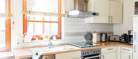 Apartemen | Dapur pribadi | Microwave dan kursi makan untuk bayi
