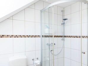 Apartment | Bathroom | Shower - Flat in Beltheim With Pool (Beltheim)