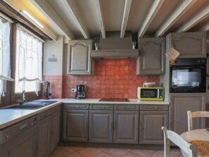 Cottage | Private kitchen | High chair - Beautiful Cottage in Malempre With Fenced Garden (Manhay)