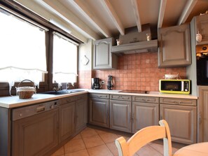 Cottage | Private kitchen | Highchair - Beautiful Cottage in Malempre With Fenced Garden (Manhay)