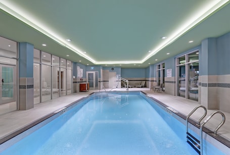 Una piscina cubierta. Holiday Inn Express & Suites Port Elgin by IHG
