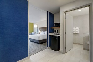 Caja de seguridad en la habitación y escritorio