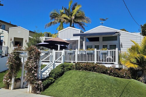 Casa de la Ballena, back available on VRBO. Permit STR15-0329, walk to the beach