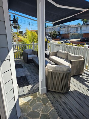 Terrace/patio - Casa de la Ballena, back available on VRBO. Permit STR15-0329, walk to the beach (Dana Point)